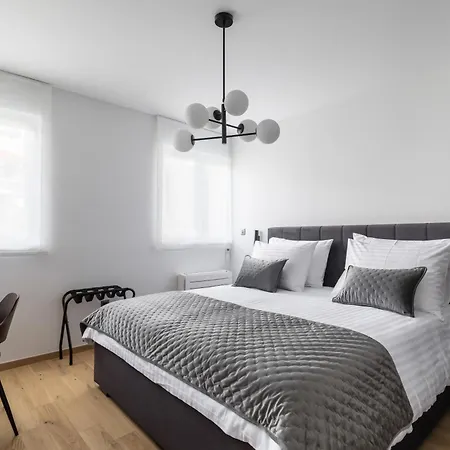 New! Old Town Luxury Ina Apartment
